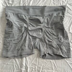 lululemon athletica Gray Rapid Vent Tech Boxer 5"